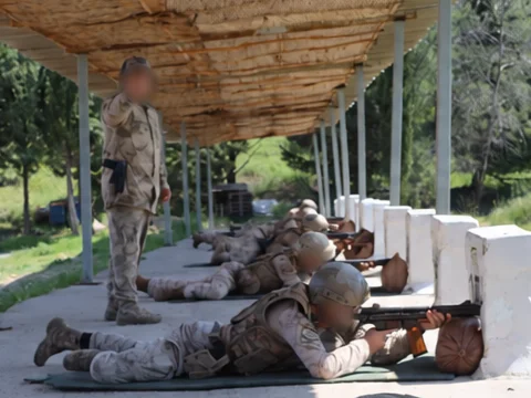 AYZET termal hedefleriyle gölgelikli atış hattında yatarak atış
